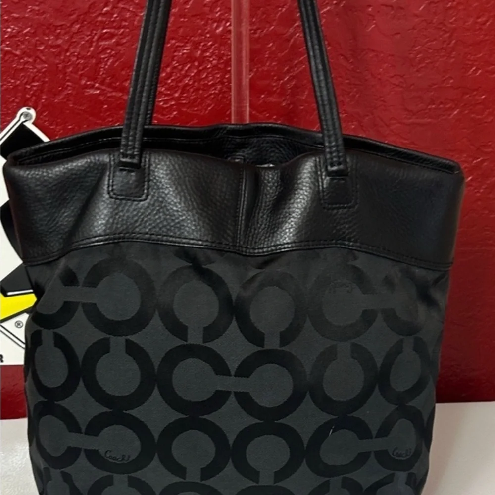Coach black leather tote LIKE NEW - Picture 4 of 9
